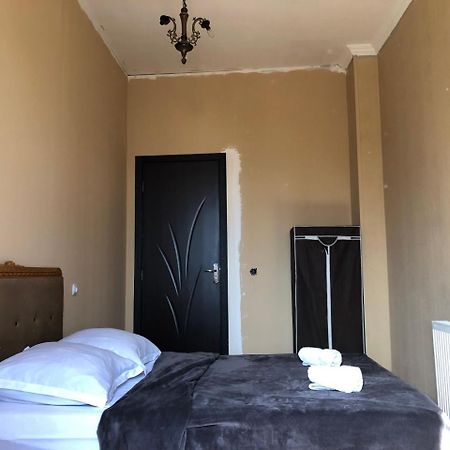 Lucky Family Hotel Тбілісі Екстер'єр фото