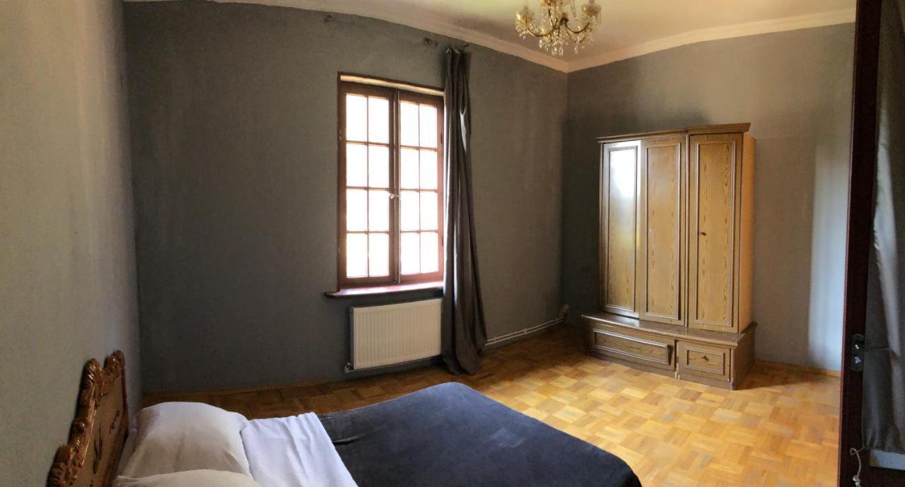 Lucky Family Hotel Тбілісі Екстер'єр фото