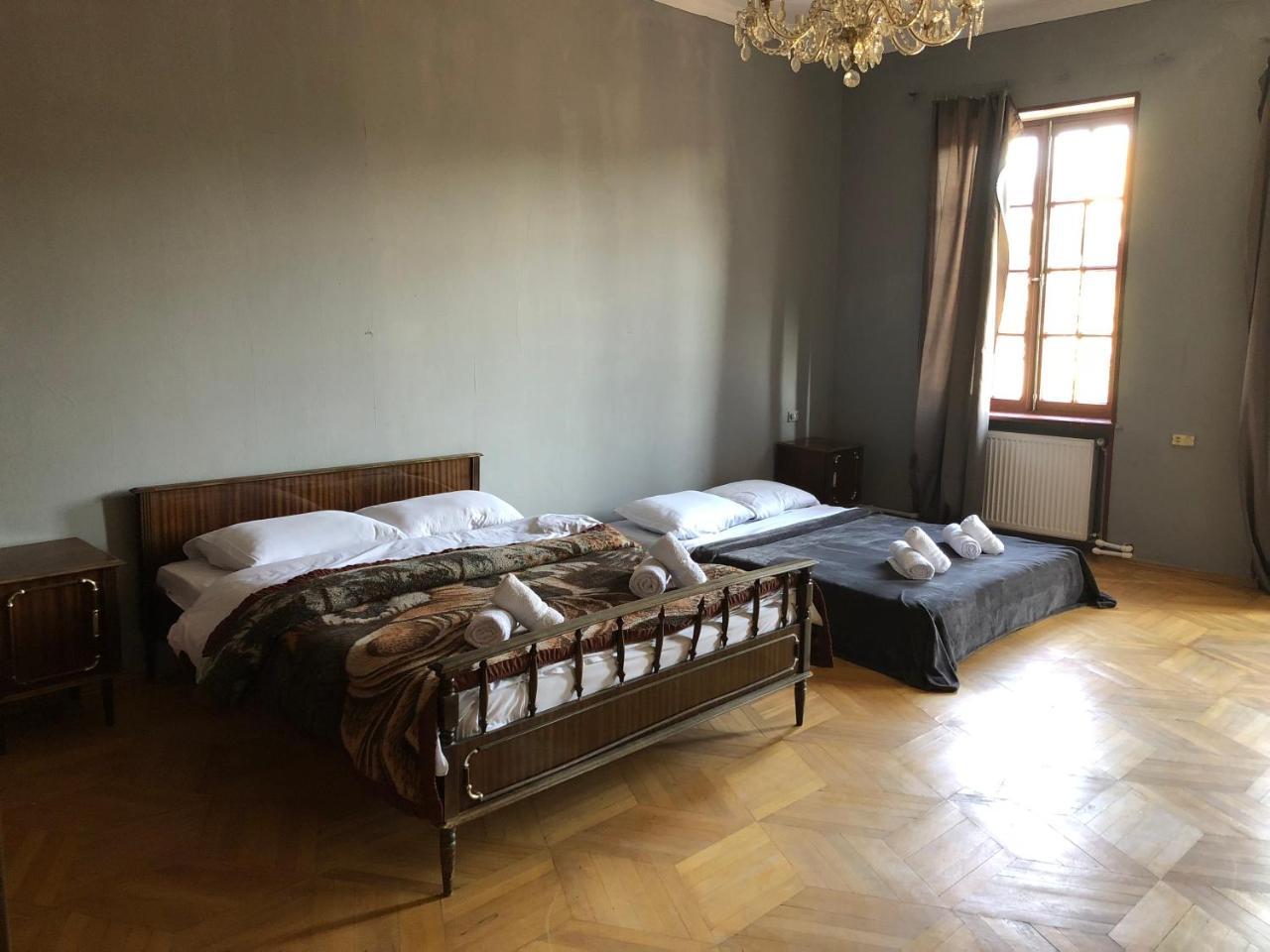 Lucky Family Hotel Тбілісі Екстер'єр фото