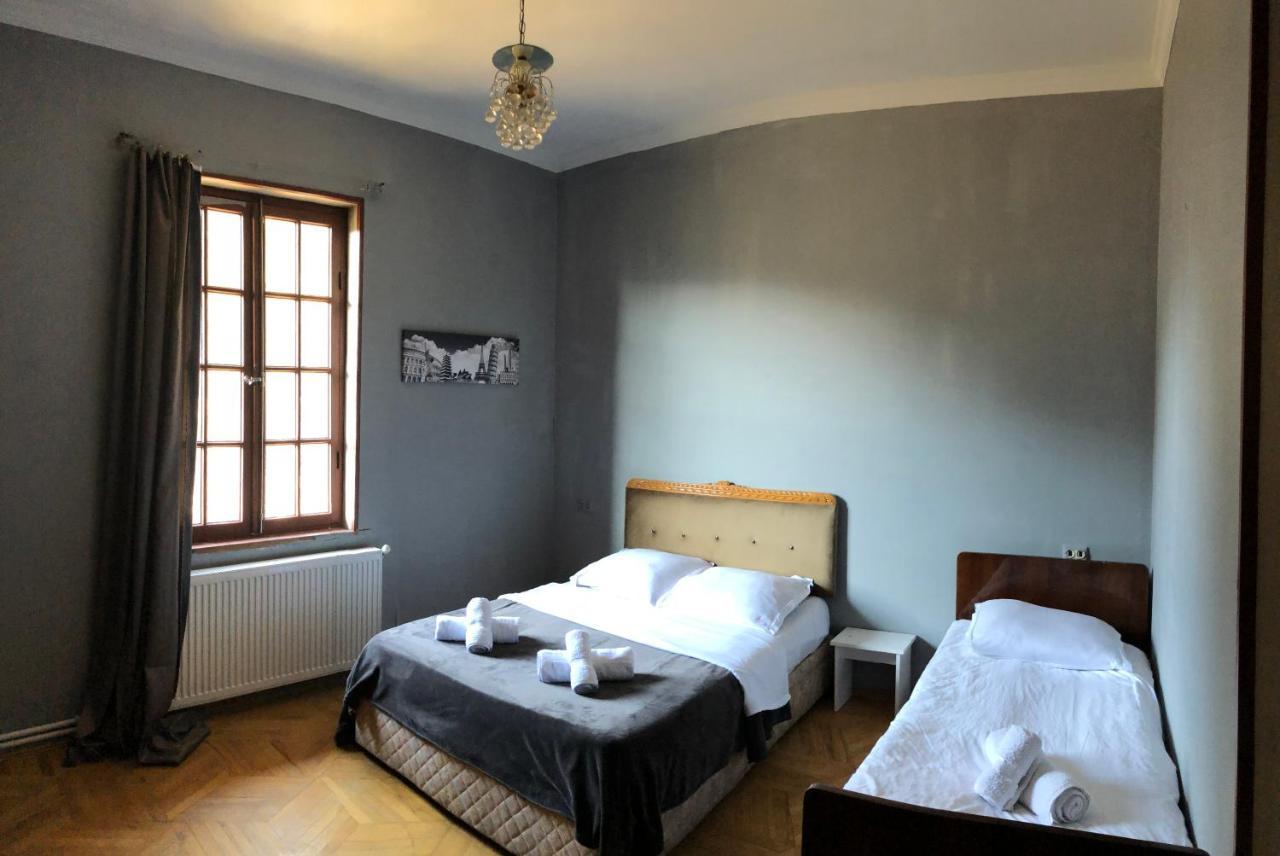 Lucky Family Hotel Тбілісі Екстер'єр фото