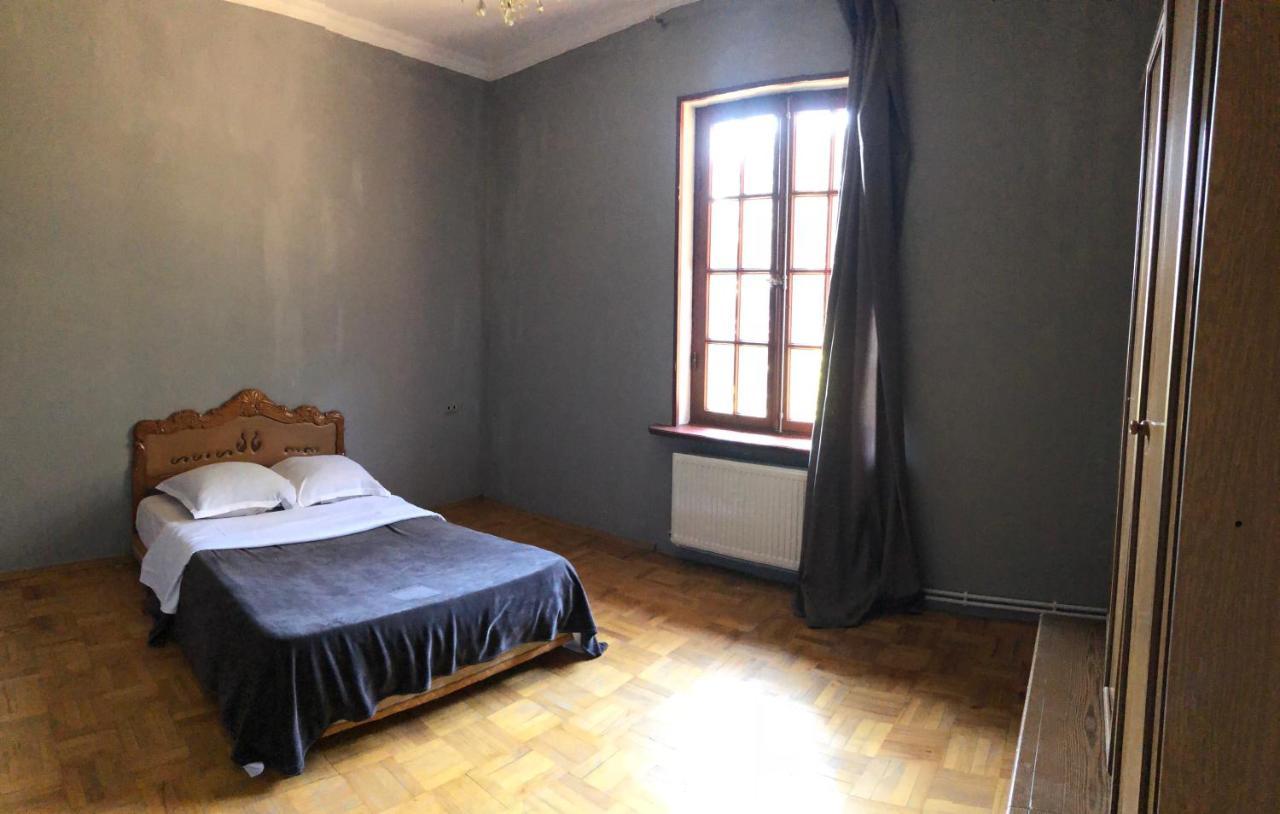 Lucky Family Hotel Тбілісі Екстер'єр фото