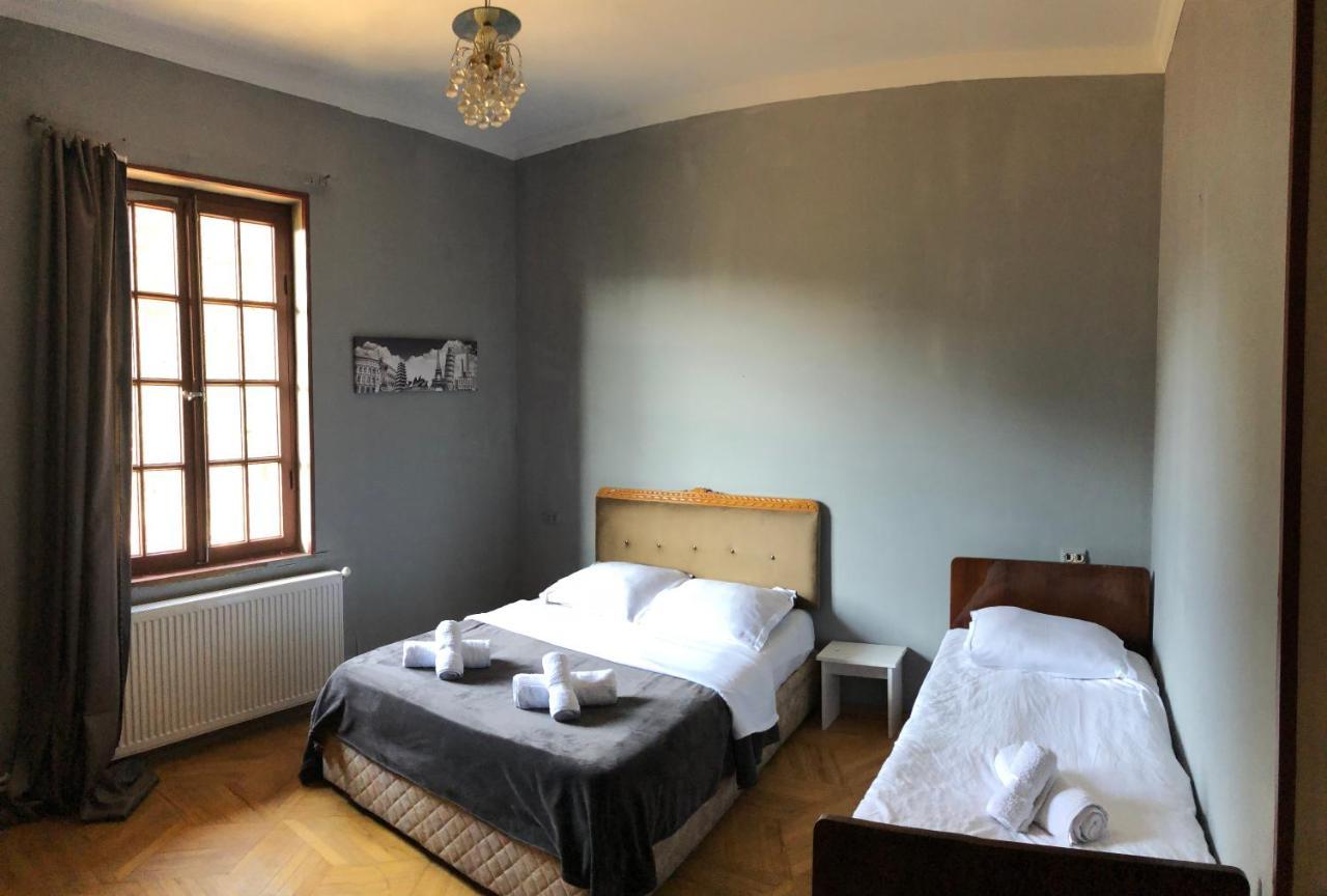 Lucky Family Hotel Тбілісі Екстер'єр фото