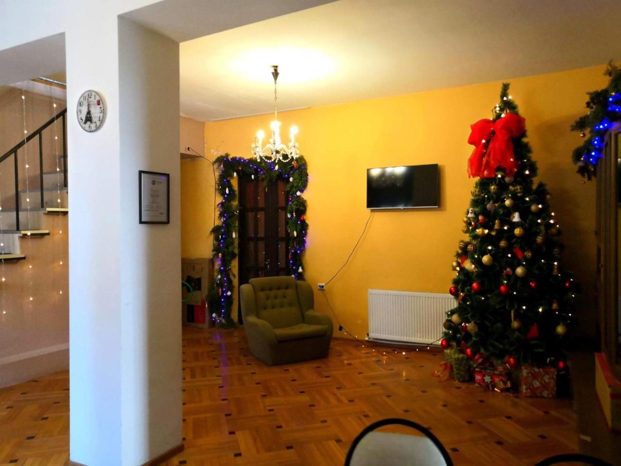 Lucky Family Hotel Тбілісі Екстер'єр фото