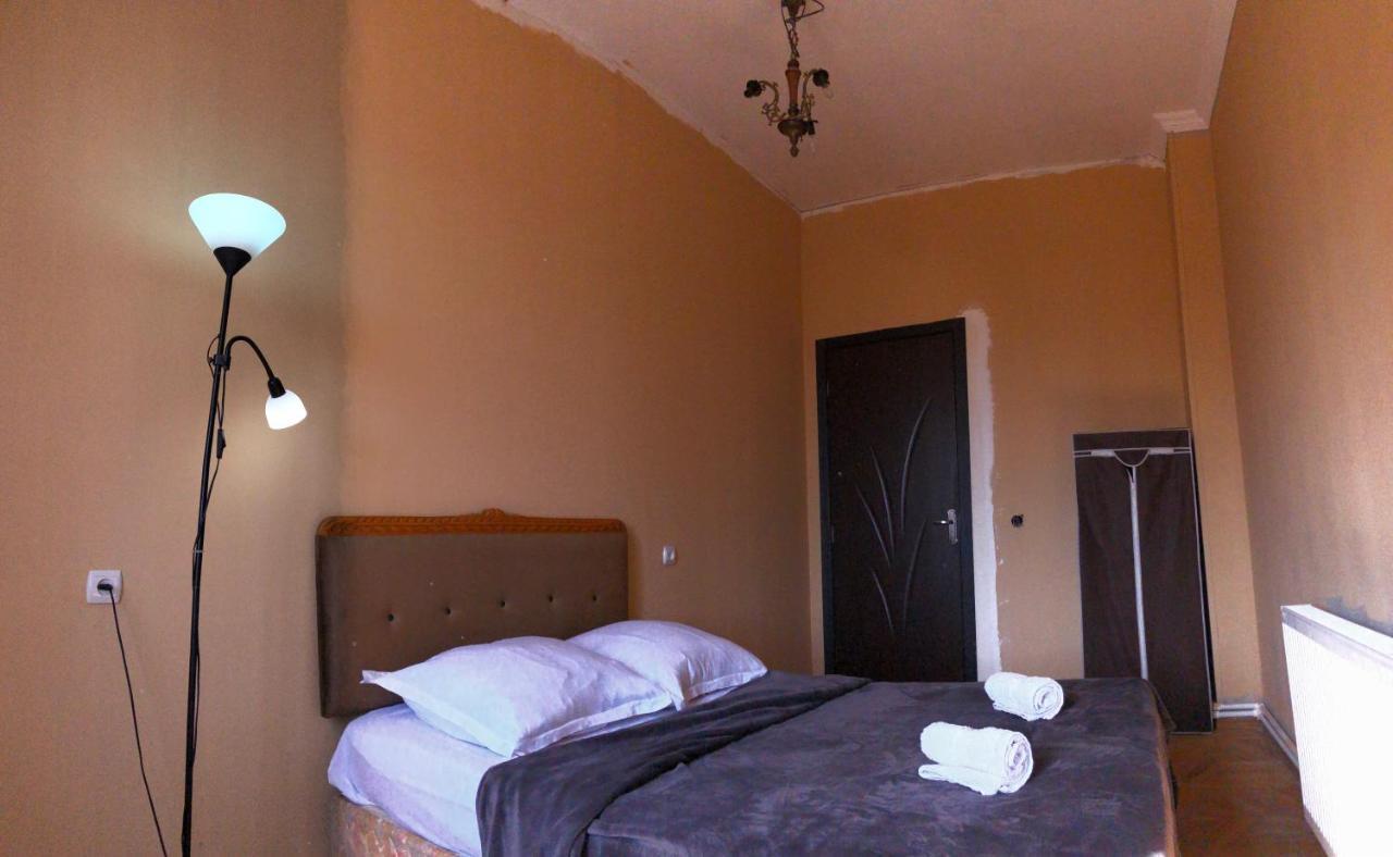 Lucky Family Hotel Тбілісі Екстер'єр фото